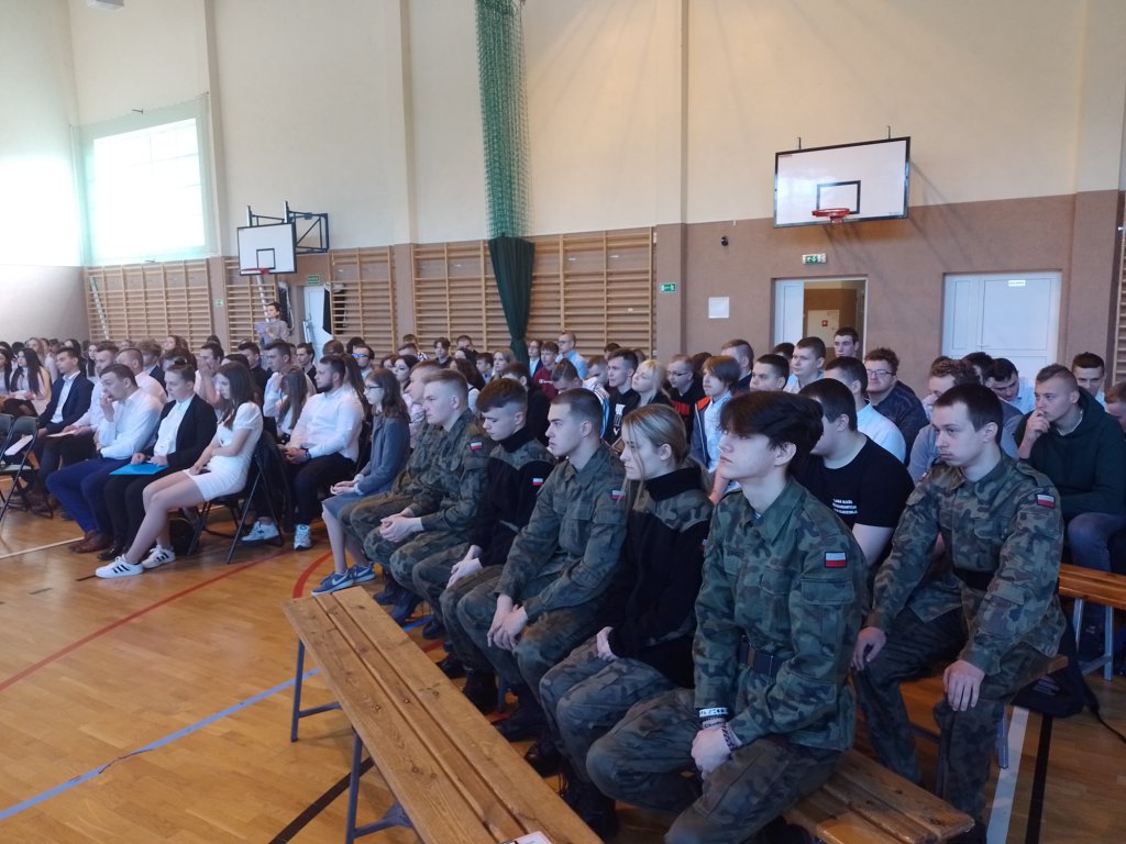 Zakończenie roku szkolnego klas maturalnych w ZSP w Kadzidle [29.04.2022] - zdjęcie #22 - eOstroleka.pl