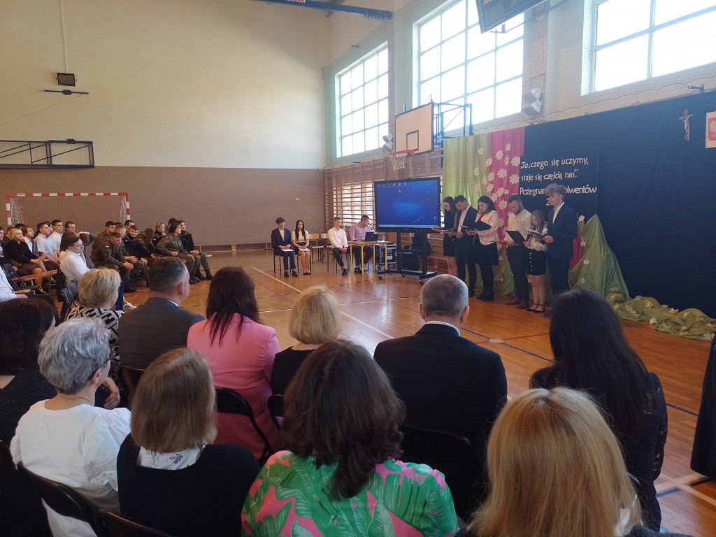 Zakończenie roku szkolnego klas maturalnych w ZSP w Kadzidle [29.04.2022] - zdjęcie #29 - eOstroleka.pl