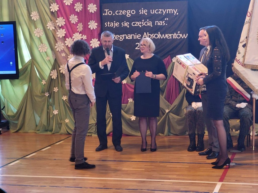 Zakończenie roku szkolnego klas maturalnych w ZSP w Kadzidle [29.04.2022] - zdjęcie #9 - eOstroleka.pl