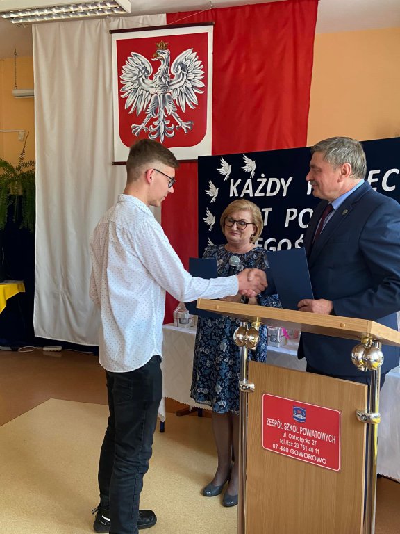 Zakończenie roku szkolnego klas maturalnych  w ZSP w Goworowie [29.04.2022] - zdjęcie #21 - eOstroleka.pl