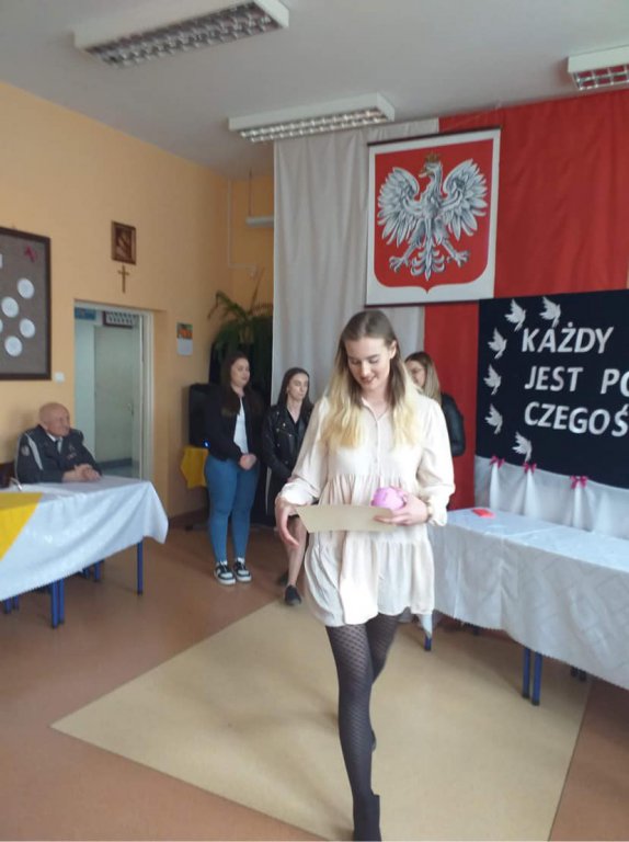 Zakończenie roku szkolnego klas maturalnych  w ZSP w Goworowie [29.04.2022] - zdjęcie #28 - eOstroleka.pl