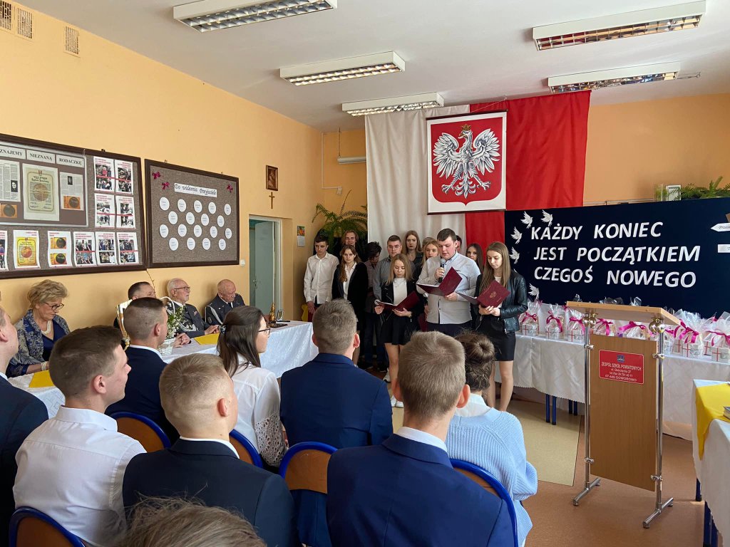 Zakończenie roku szkolnego klas maturalnych  w ZSP w Goworowie [29.04.2022] - zdjęcie #32 - eOstroleka.pl