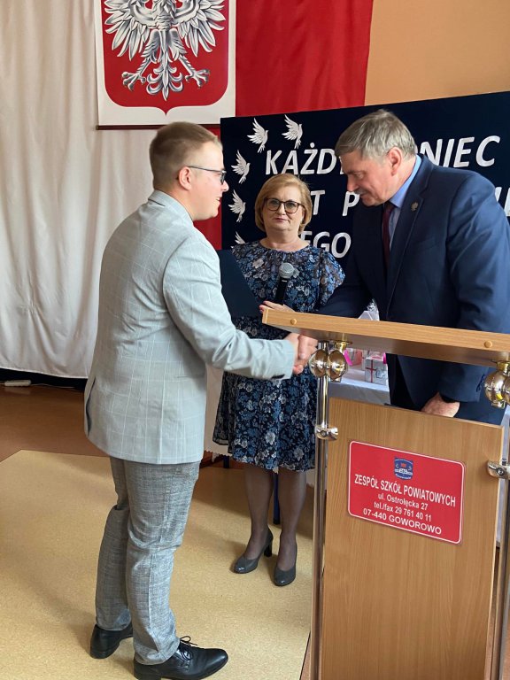 Zakończenie roku szkolnego klas maturalnych  w ZSP w Goworowie [29.04.2022] - zdjęcie #6 - eOstroleka.pl