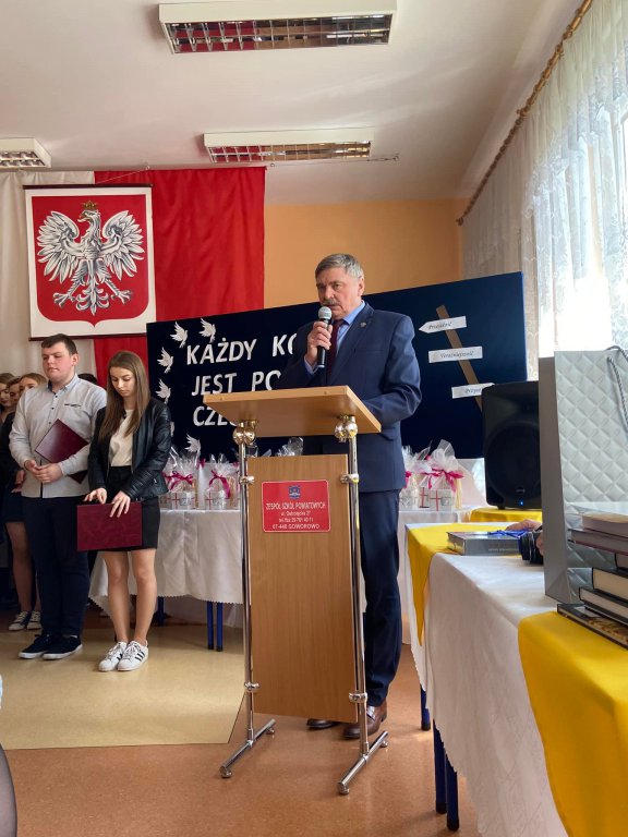 Zakończenie roku szkolnego klas maturalnych  w ZSP w Goworowie [29.04.2022] - zdjęcie #46 - eOstroleka.pl
