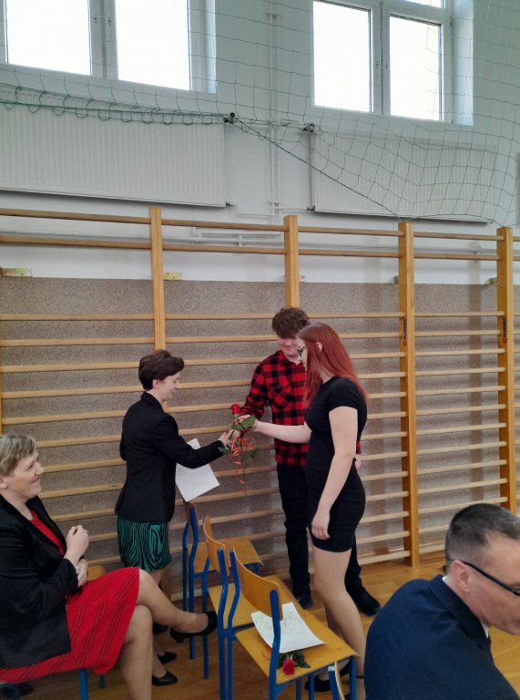 Zakończenie roku szkolnego klas maturalnych w ZSP w Baranowie [29.04.2022] - zdjęcie #3 - eOstroleka.pl