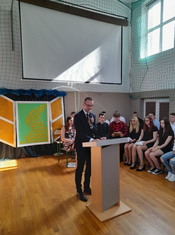 Zakończenie roku szkolnego klas maturalnych w ZSP w Baranowie [29.04.2022] - zdjęcie #4 - eOstroleka.pl