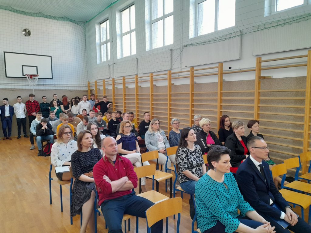 Zakończenie roku szkolnego klas maturalnych w ZSP w Baranowie [29.04.2022] - zdjęcie #10 - eOstroleka.pl
