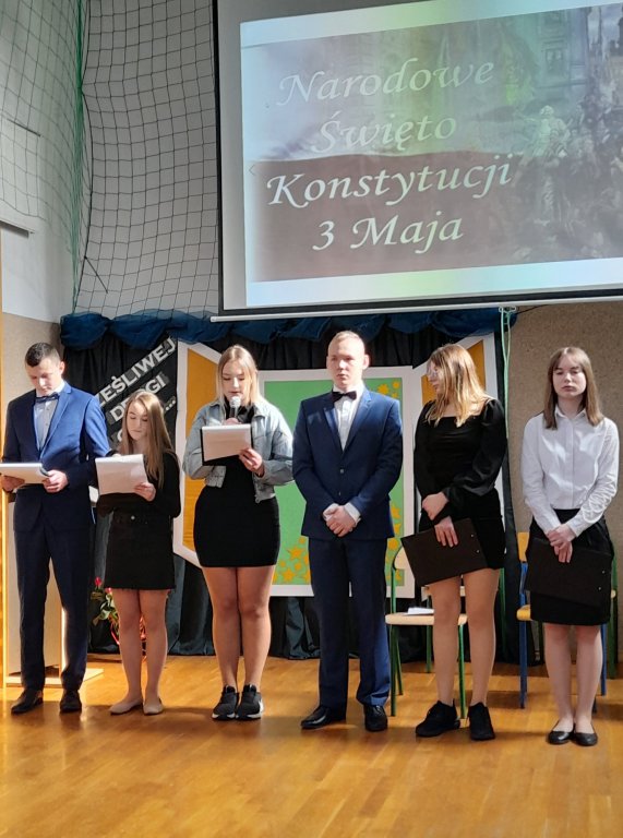 Zakończenie roku szkolnego klas maturalnych w ZSP w Baranowie [29.04.2022] - zdjęcie #12 - eOstroleka.pl