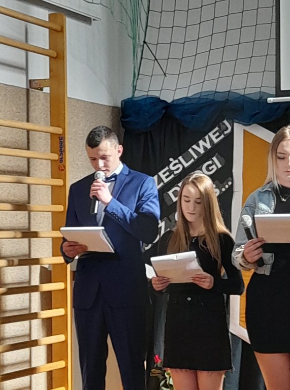 Zakończenie roku szkolnego klas maturalnych w ZSP w Baranowie [29.04.2022] - zdjęcie #13 - eOstroleka.pl