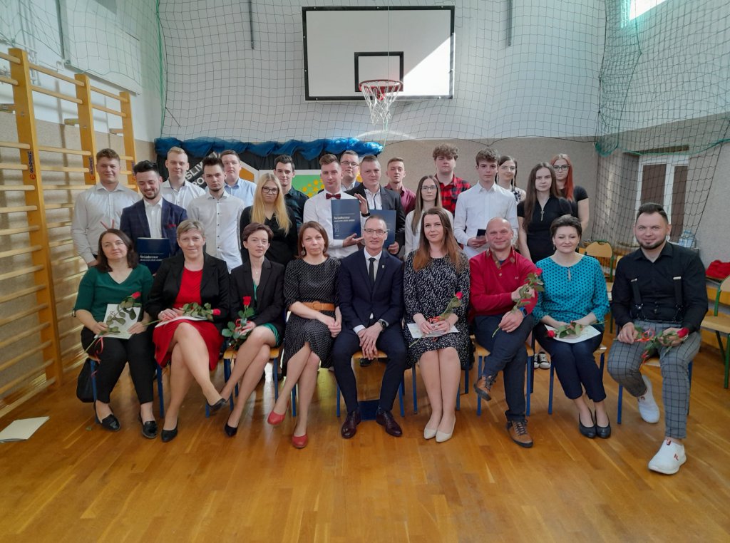 Zakończenie roku szkolnego klas maturalnych w ZSP w Baranowie [29.04.2022] - zdjęcie #14 - eOstroleka.pl