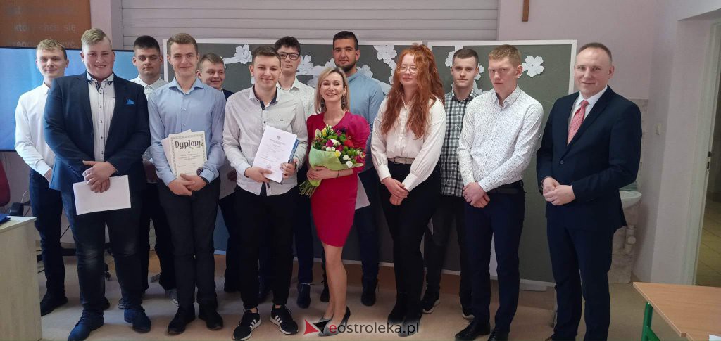 Zakończenie roku szkolnego klas maturalnych w ZSP w Troszynie [29.04.2022] - zdjęcie #1 - eOstroleka.pl