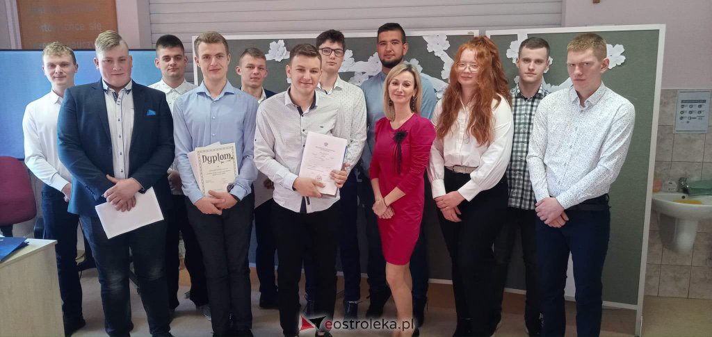Zakończenie roku szkolnego klas maturalnych w ZSP w Troszynie [29.04.2022] - zdjęcie #2 - eOstroleka.pl