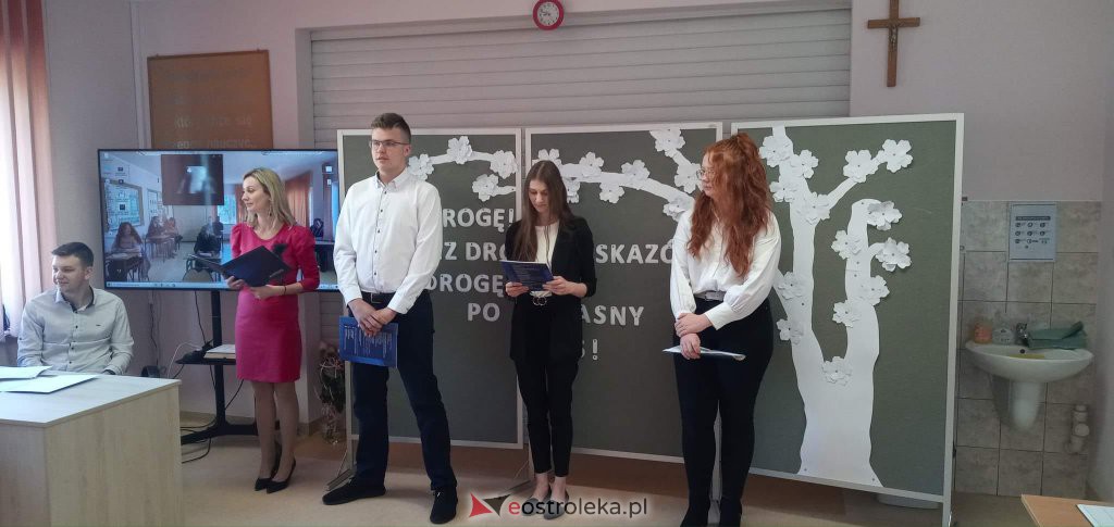 Zakończenie roku szkolnego klas maturalnych w ZSP w Troszynie [29.04.2022] - zdjęcie #10 - eOstroleka.pl