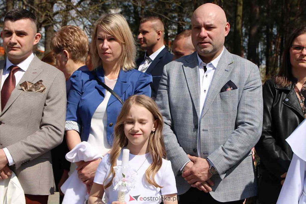 I Komunia Święta w parafii pw. Zbawiciela Świata [01.05.2022] - zdjęcie #59 - eOstroleka.pl