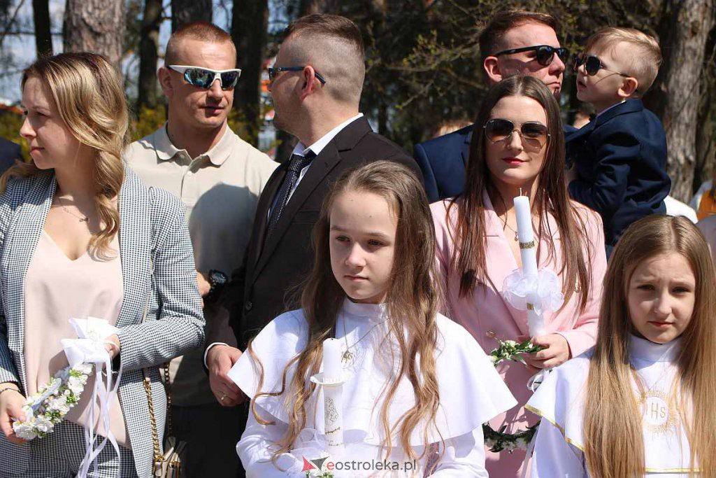 I Komunia Święta w parafii pw. Zbawiciela Świata [01.05.2022] - zdjęcie #46 - eOstroleka.pl