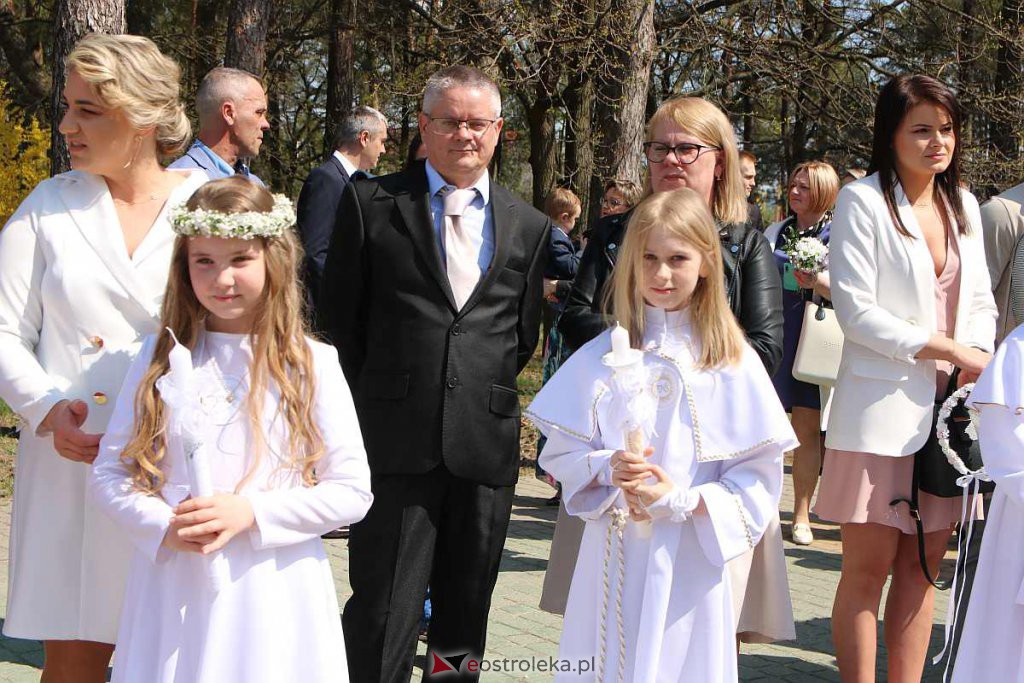 I Komunia Święta w parafii pw. Zbawiciela Świata [01.05.2022] - zdjęcie #43 - eOstroleka.pl