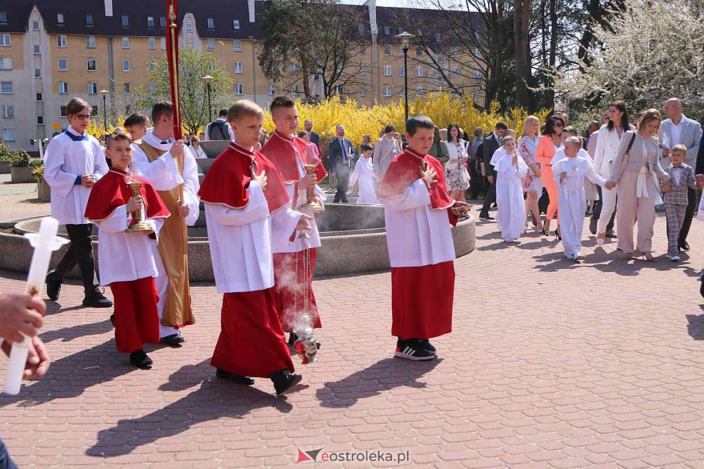 I Komunia Święta w parafii pw. Zbawiciela Świata [01.05.2022] - zdjęcie #13 - eOstroleka.pl