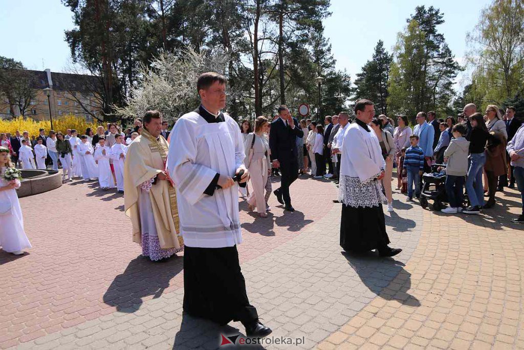 I Komunia Święta w parafii pw. Zbawiciela Świata [01.05.2022] - zdjęcie #10 - eOstroleka.pl