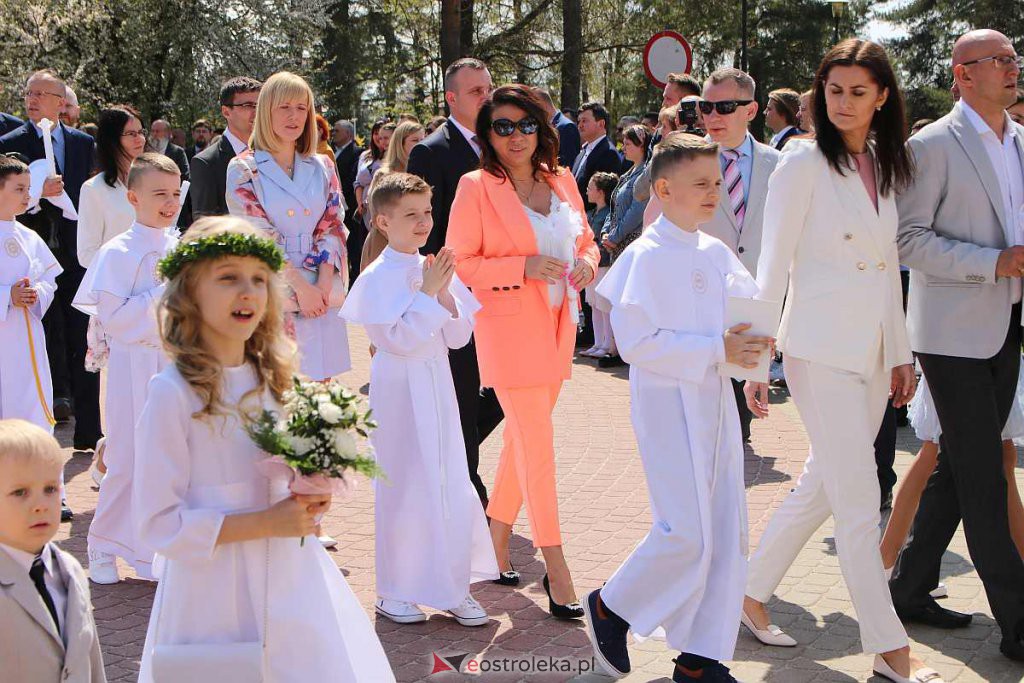 I Komunia Święta w parafii pw. Zbawiciela Świata [01.05.2022] - zdjęcie #6 - eOstroleka.pl