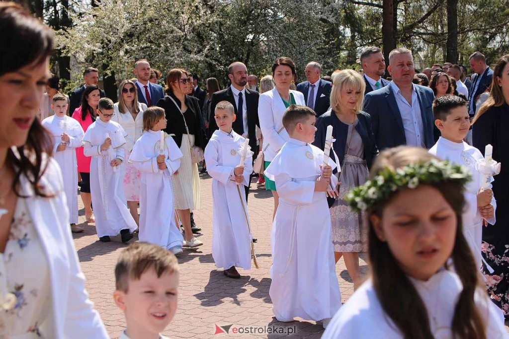 I Komunia Święta w parafii pw. Zbawiciela Świata [01.05.2022] - zdjęcie #2 - eOstroleka.pl