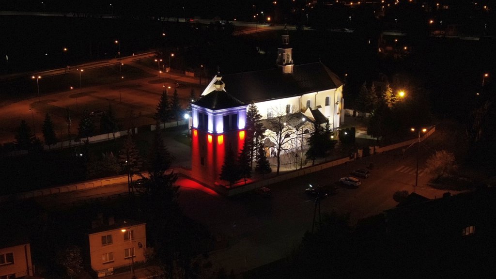Miejskie iluminacje z okazji Dnia Flagi [02.05.2022] - zdjęcie #7 - eOstroleka.pl