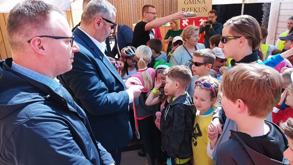 Rajd rowerowy z okazji Dnia Flagi RP [02.05.2022] - zdjęcie #11 - eOstroleka.pl