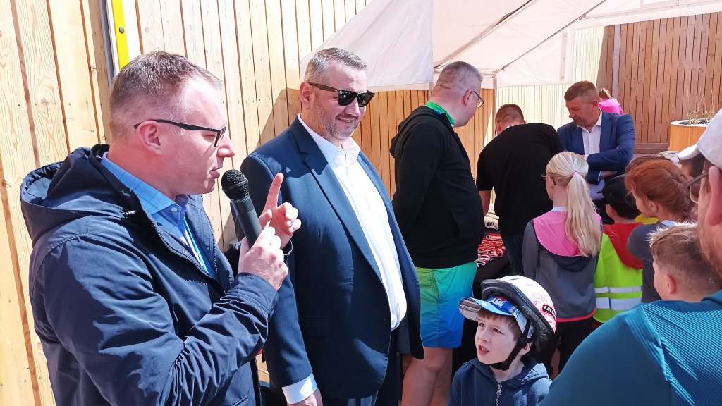 Rajd rowerowy z okazji Dnia Flagi RP [02.05.2022] - zdjęcie #7 - eOstroleka.pl