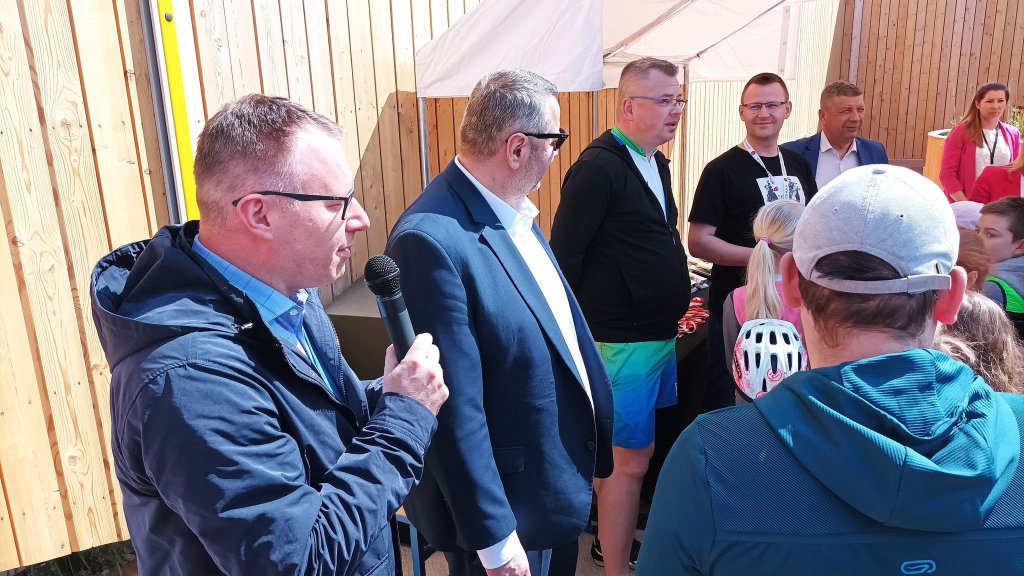 Rajd rowerowy z okazji Dnia Flagi RP [02.05.2022] - zdjęcie #6 - eOstroleka.pl