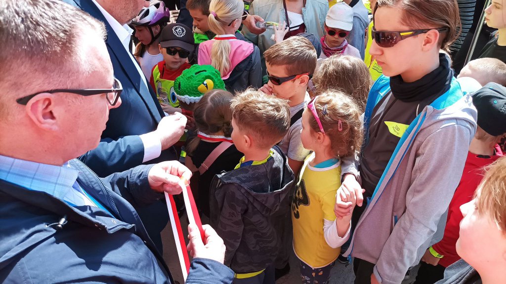 Rajd rowerowy z okazji Dnia Flagi RP [02.05.2022] - zdjęcie #5 - eOstroleka.pl