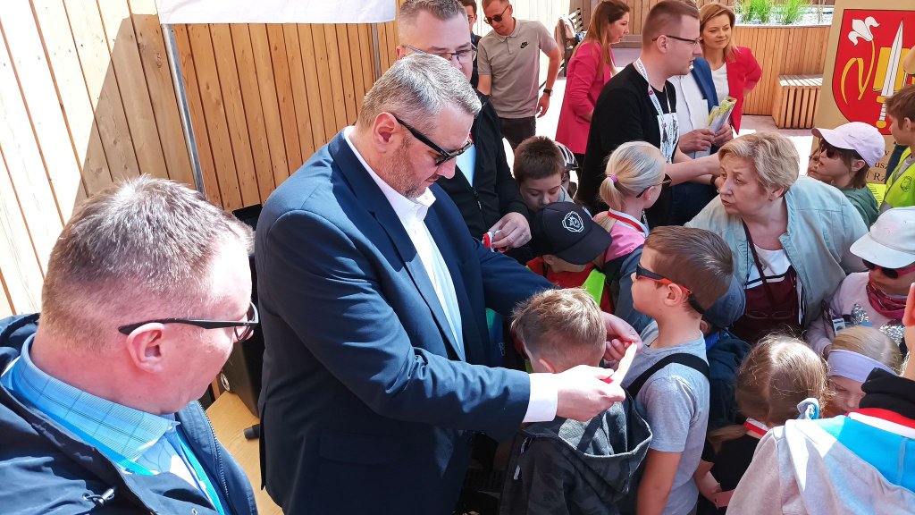Rajd rowerowy z okazji Dnia Flagi RP [02.05.2022] - zdjęcie #3 - eOstroleka.pl