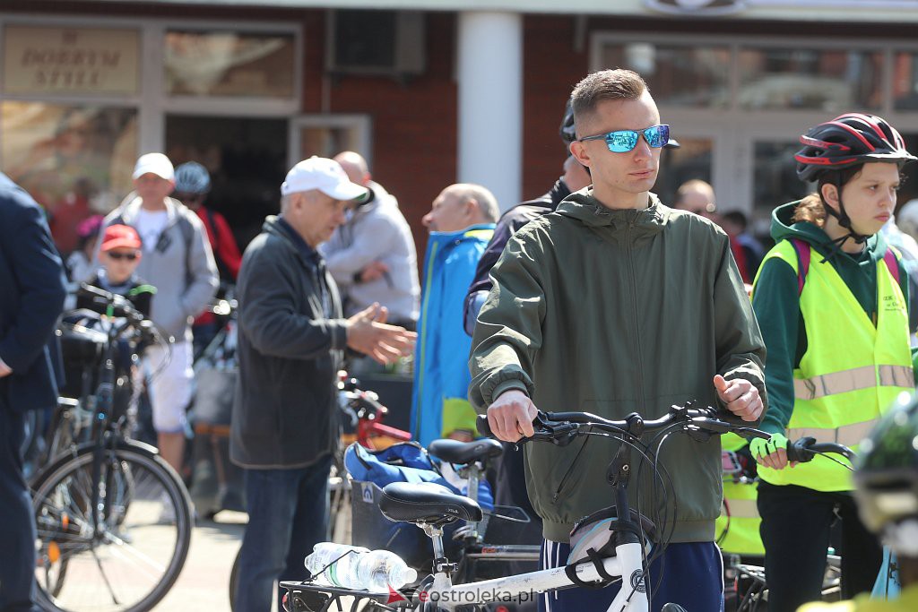 Rajd rowerowy z okazji Dnia Flagi RP [02.05.2022] - zdjęcie #41 - eOstroleka.pl