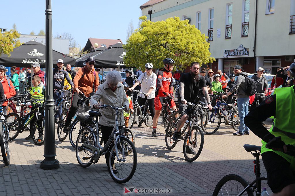 Rajd rowerowy z okazji Dnia Flagi RP [02.05.2022] - zdjęcie #43 - eOstroleka.pl
