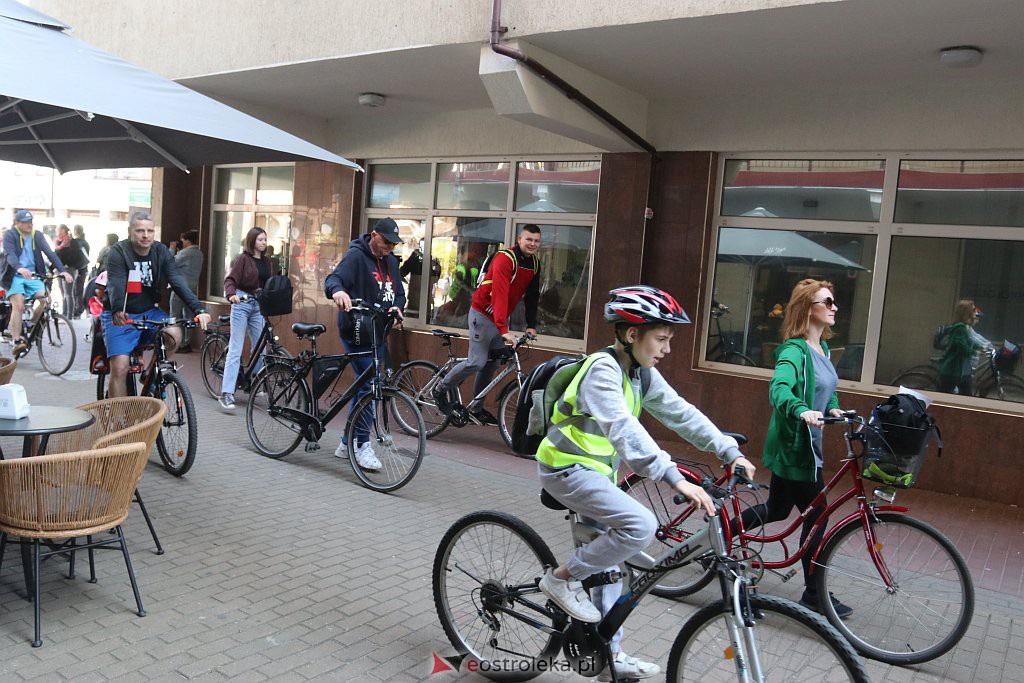 Rajd rowerowy z okazji Dnia Flagi RP [02.05.2022] - zdjęcie #19 - eOstroleka.pl