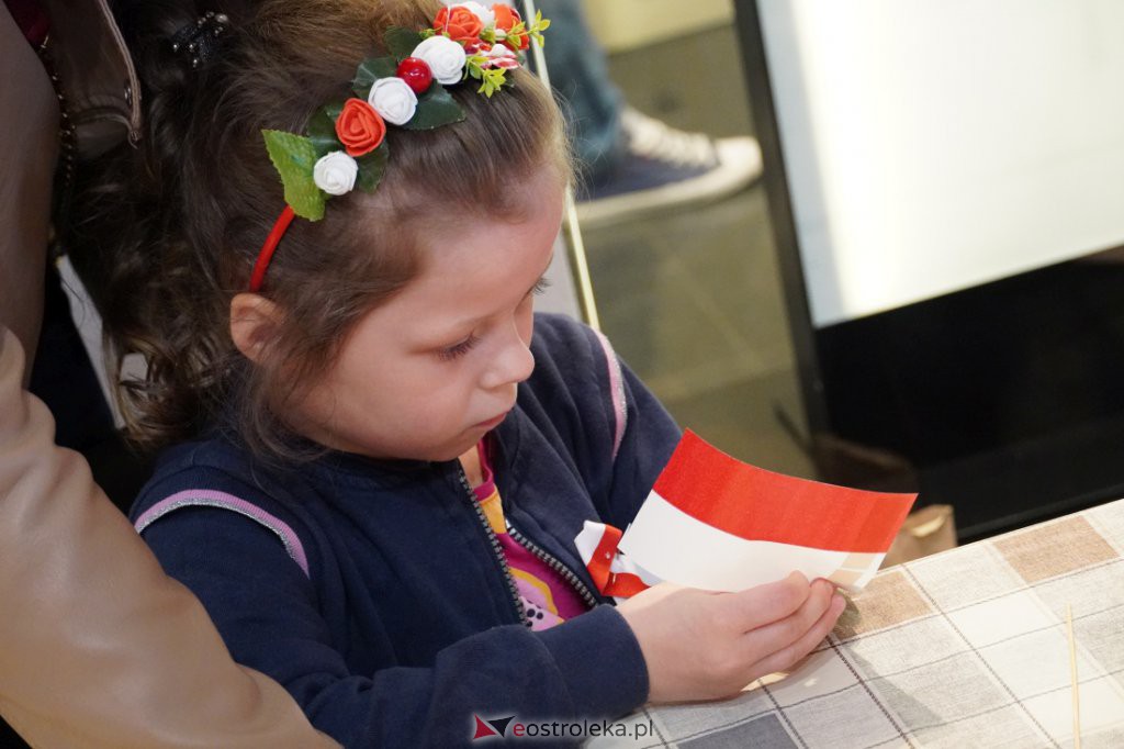 Rodzinna impreza patriotyczna Biało-czerwona obowiązkowo! [03.05.2022] - zdjęcie #13 - eOstroleka.pl