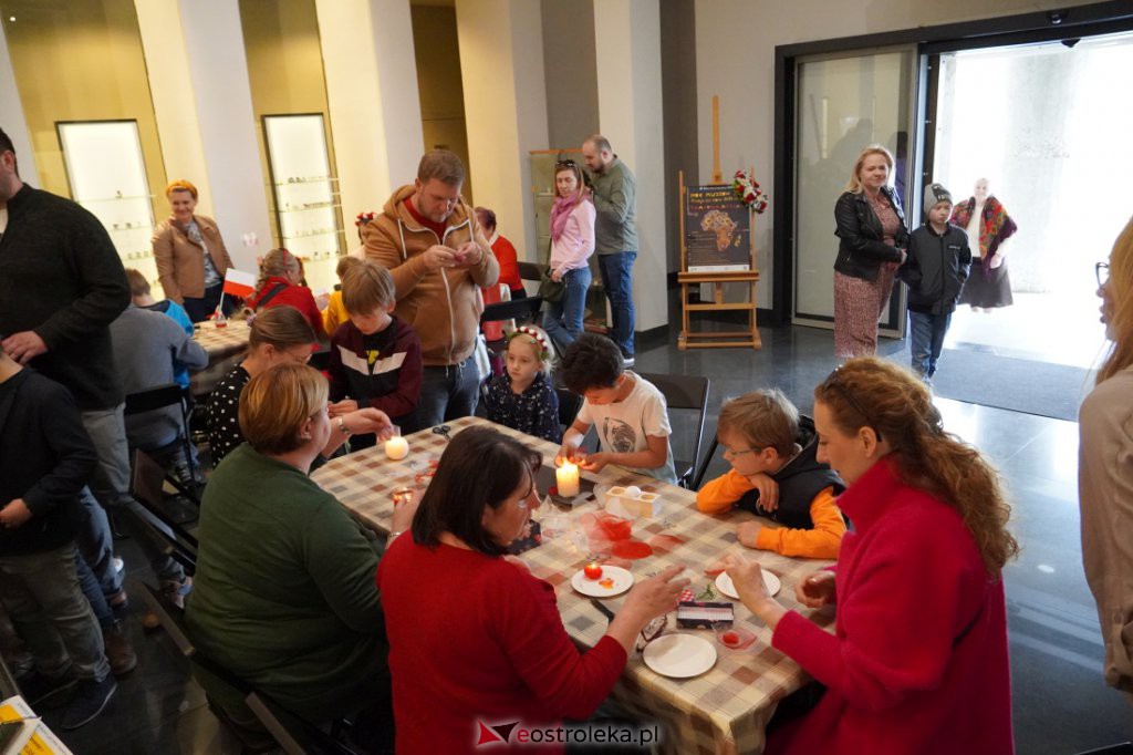 Rodzinna impreza patriotyczna Biało-czerwona obowiązkowo! [03.05.2022] - zdjęcie #9 - eOstroleka.pl