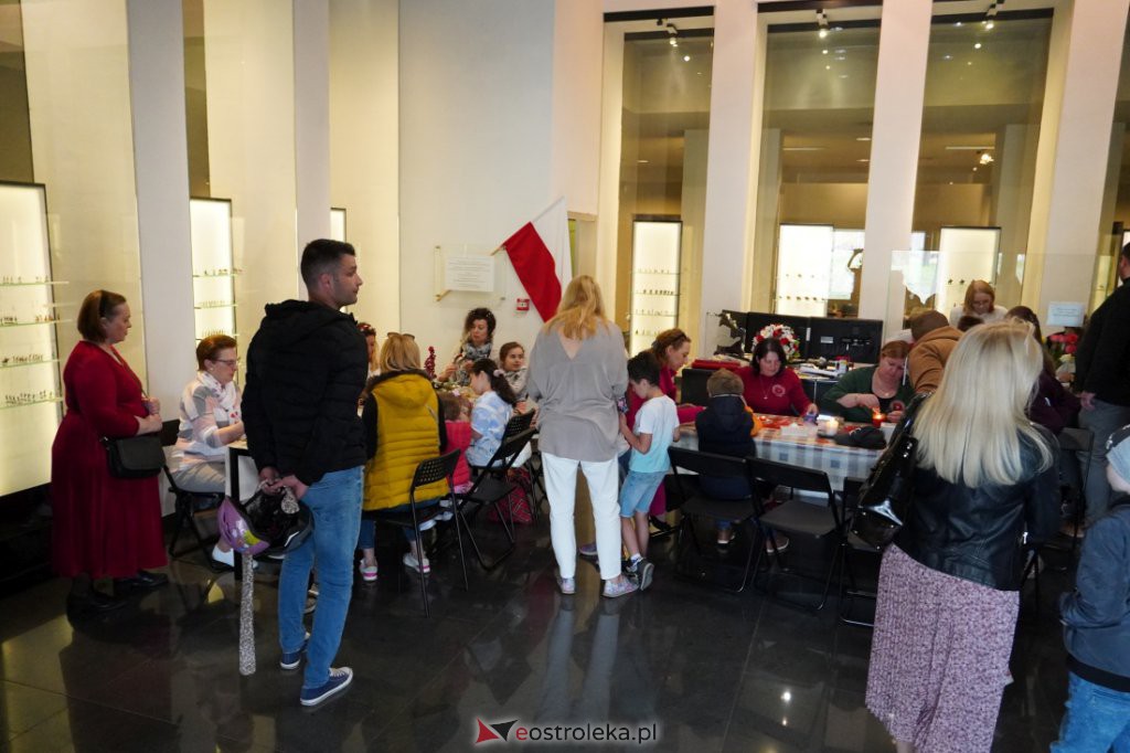 Rodzinna impreza patriotyczna Biało-czerwona obowiązkowo! [03.05.2022] - zdjęcie #4 - eOstroleka.pl
