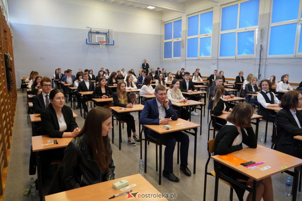 Matura 2022 - egzamin w I LO [04.05.2022] - zdjęcie #1 - eOstroleka.pl