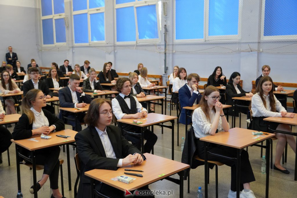 Matura 2022 - egzamin w I LO [04.05.2022] - zdjęcie #6 - eOstroleka.pl