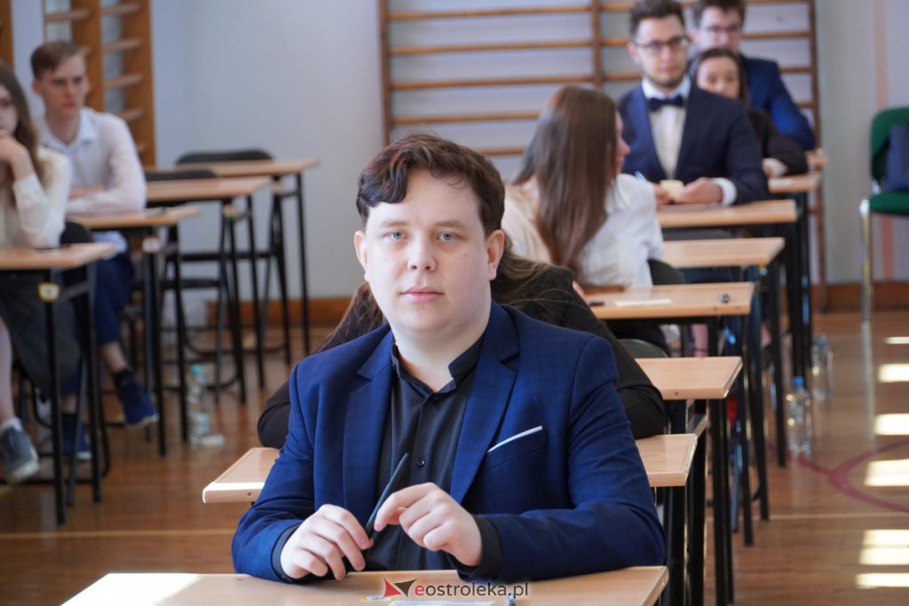 Matura 2022 - egzamin w II LO [04.05.2022] - zdjęcie #32 - eOstroleka.pl