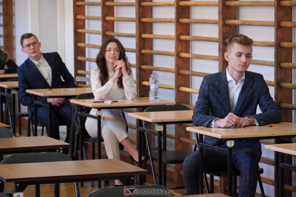 Matura 2022 - egzamin w II LO [04.05.2022] - zdjęcie #28 - eOstroleka.pl