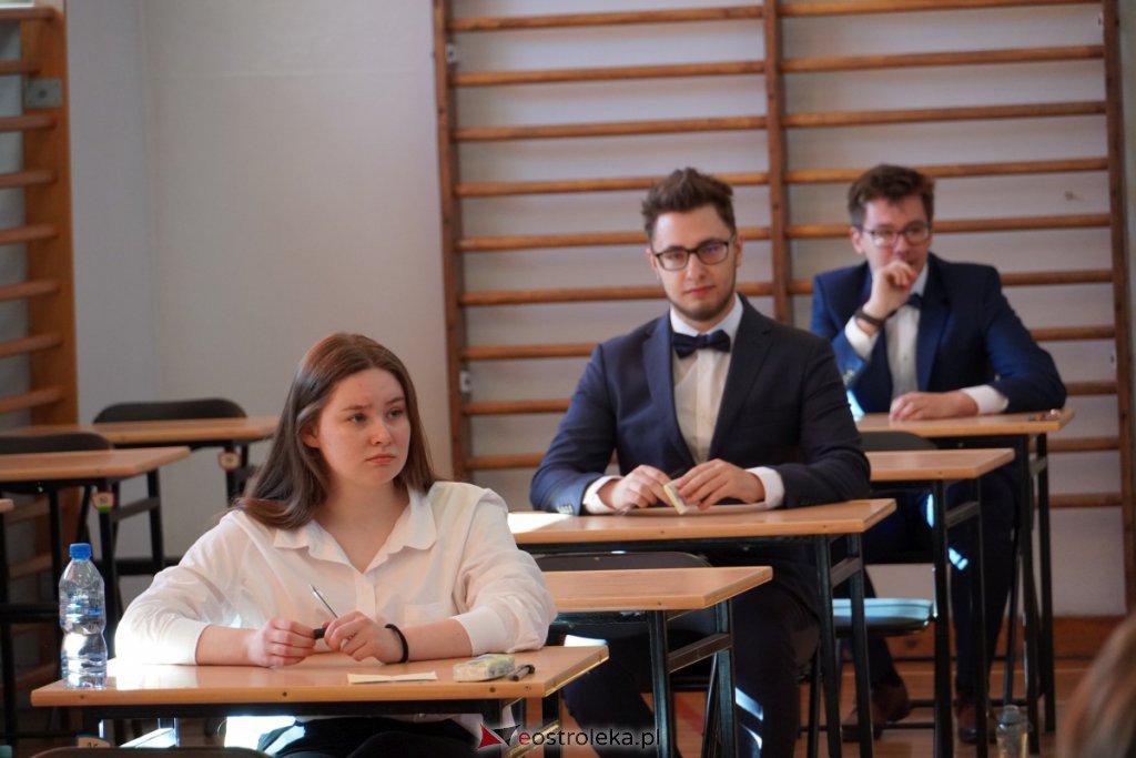 Matura 2022 - egzamin w II LO [04.05.2022] - zdjęcie #25 - eOstroleka.pl