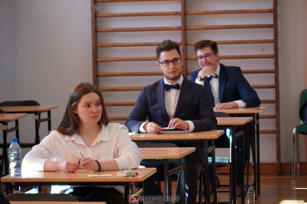 Matura 2022 - egzamin w II LO [04.05.2022] - zdjęcie #24 - eOstroleka.pl