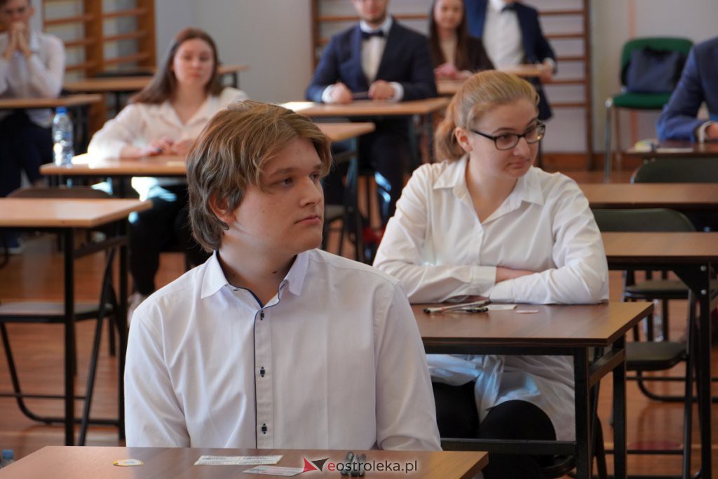 Matura 2022 - egzamin w II LO [04.05.2022] - zdjęcie #21 - eOstroleka.pl