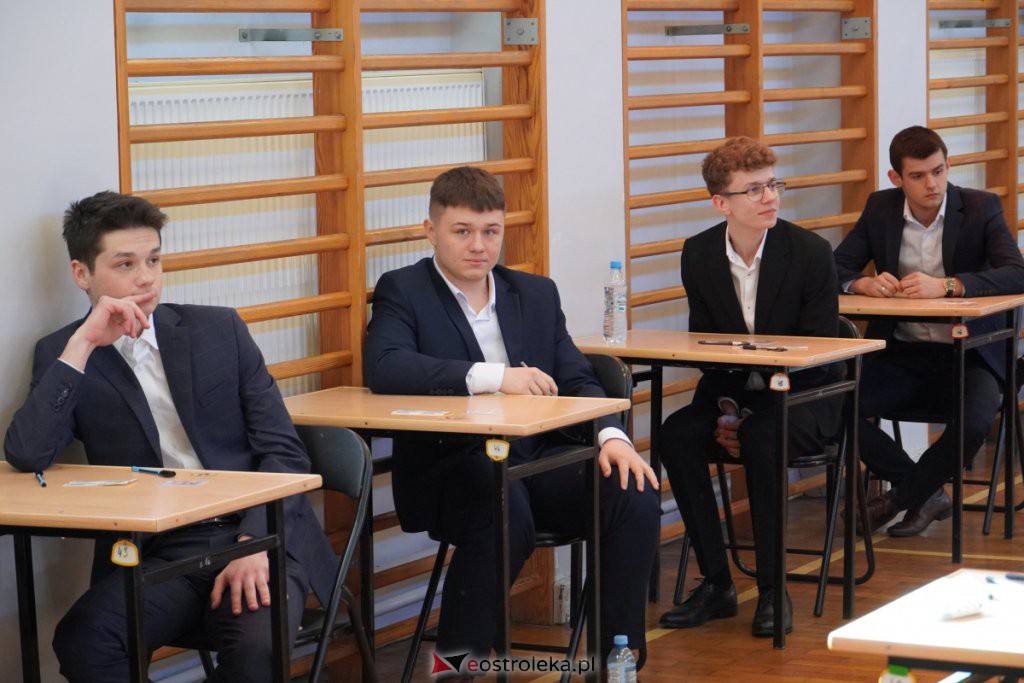 Matura 2022 - egzamin w II LO [04.05.2022] - zdjęcie #13 - eOstroleka.pl