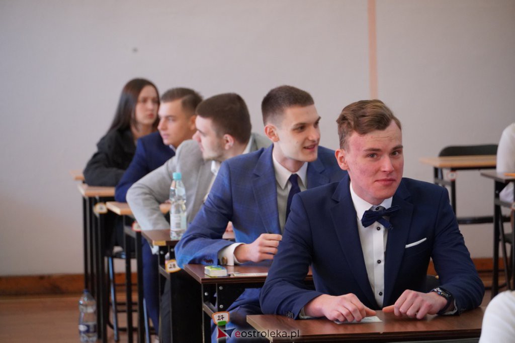 Matura 2022 - egzamin w II LO [04.05.2022] - zdjęcie #12 - eOstroleka.pl