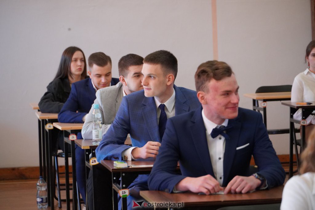 Matura 2022 - egzamin w II LO [04.05.2022] - zdjęcie #11 - eOstroleka.pl