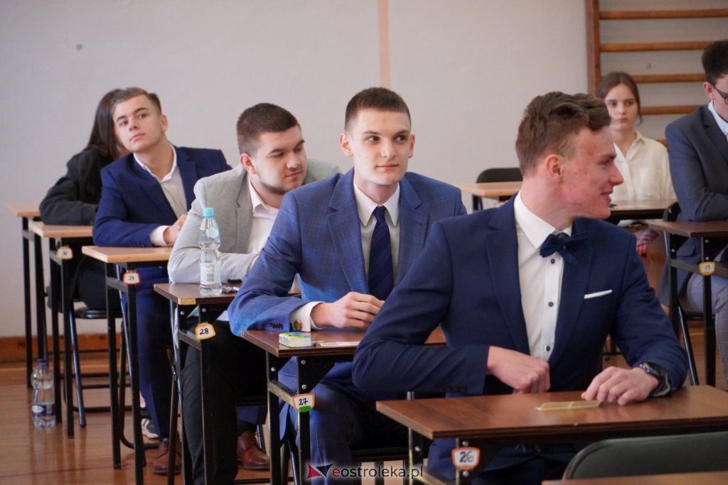 Matura 2022 - egzamin w II LO [04.05.2022] - zdjęcie #10 - eOstroleka.pl