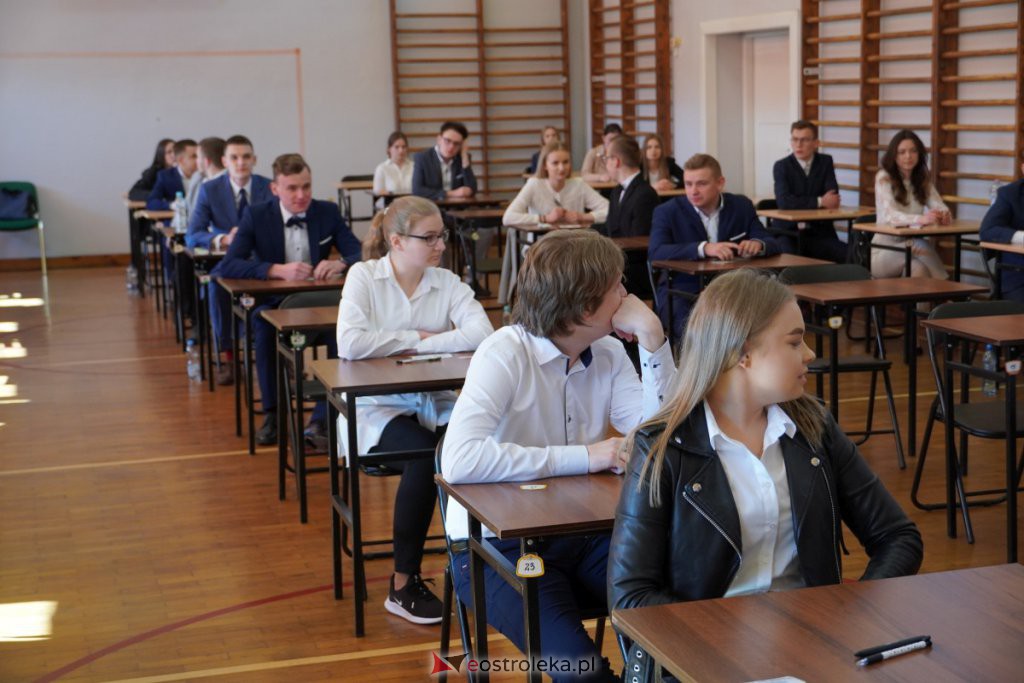 Matura 2022 - egzamin w II LO [04.05.2022] - zdjęcie #7 - eOstroleka.pl