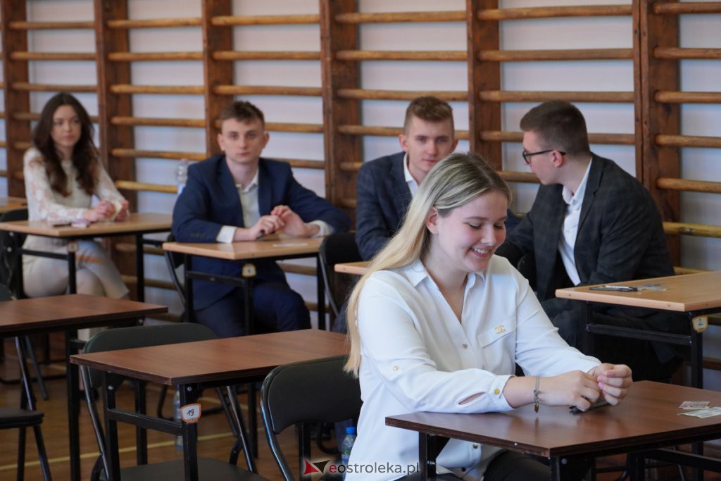 Matura 2022 - egzamin w II LO [04.05.2022] - zdjęcie #6 - eOstroleka.pl