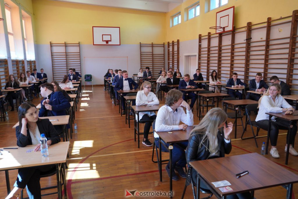 Matura 2022 - egzamin w II LO [04.05.2022] - zdjęcie #5 - eOstroleka.pl